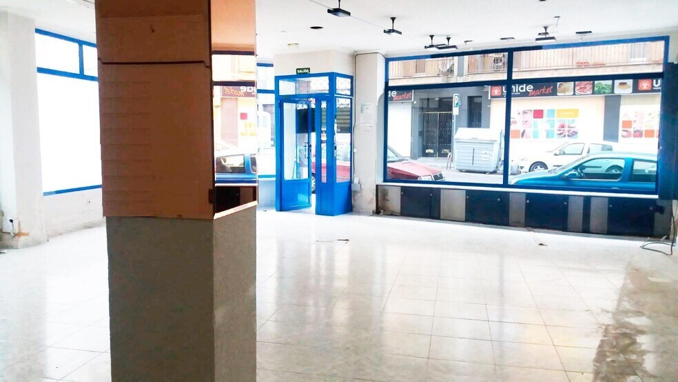 Retail in Salamanca for sale - Building Photo - Image 1 of 4