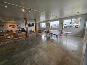 24105 W 43rd St, Shawnee, KS for lease Lobby- Image 2 of 11