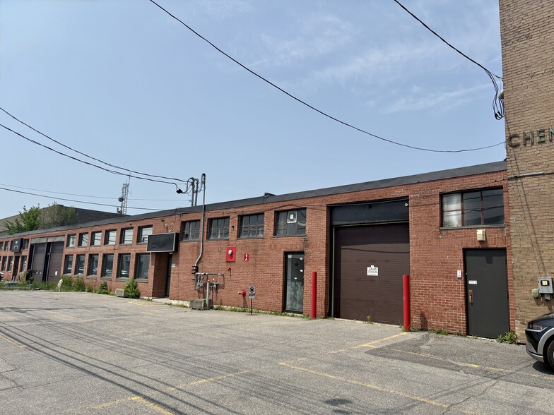 5579-5581 Rue Paré, Mt Royal, QC for lease - Building Photo - Image 2 of 6