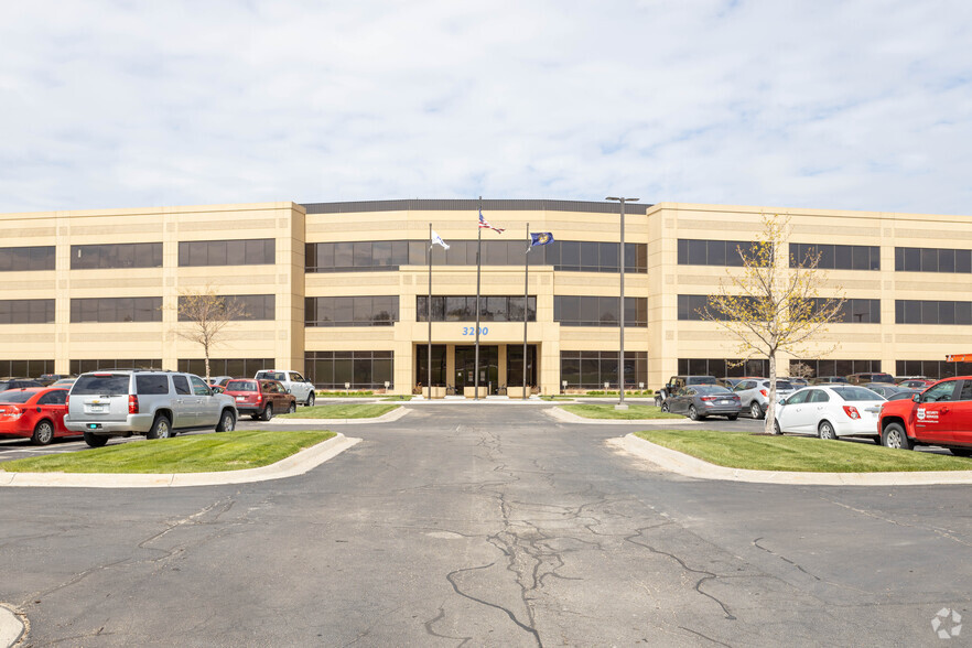 3200 Samson Way, Bellevue, NE for lease - Building Photo - Image 1 of 5