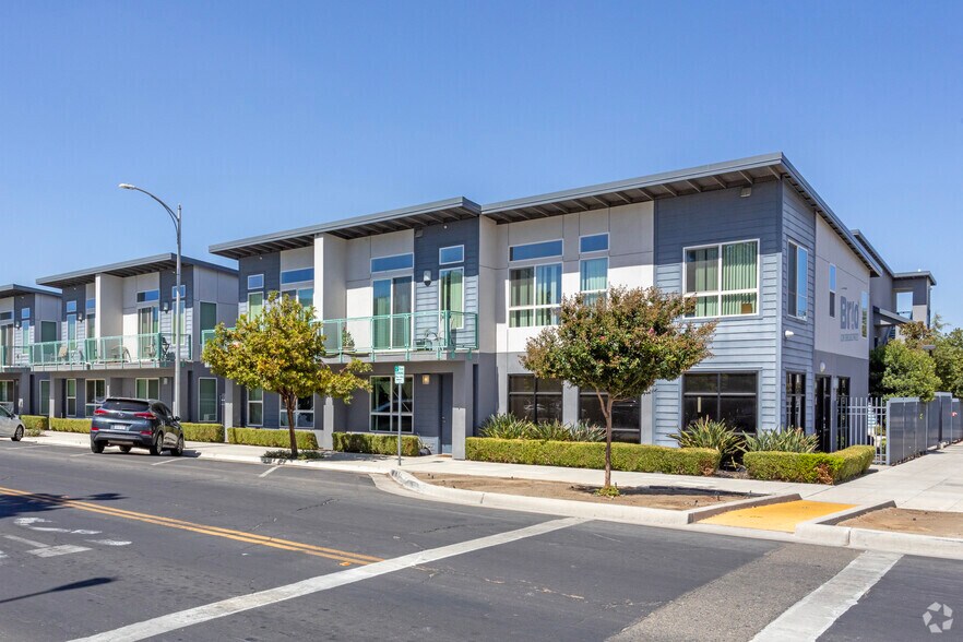 1636 Broadway St, Fresno, CA for sale - Primary Photo - Image 1 of 1