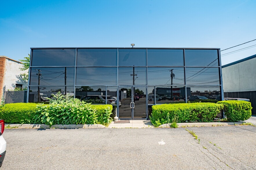 71 Gazza Blvd, Farmingdale, NY for lease - Building Photo - Image 1 of 18