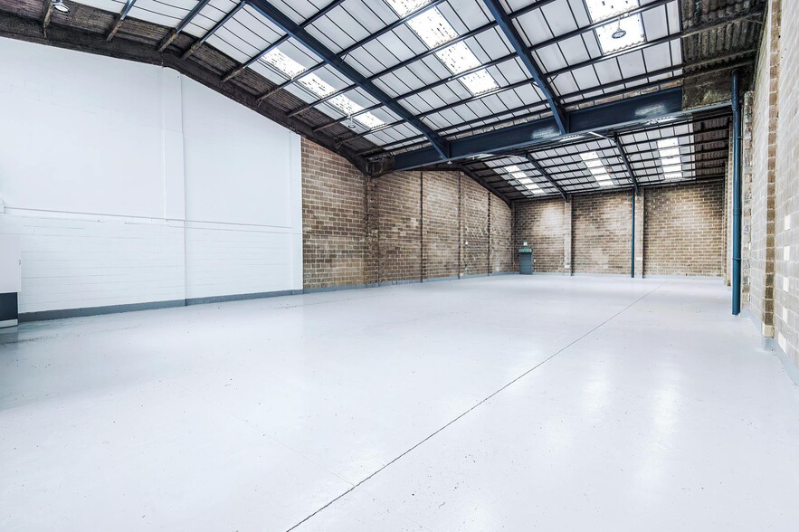 Floats Rd, Manchester for lease - Building Photo - Image 1 of 16