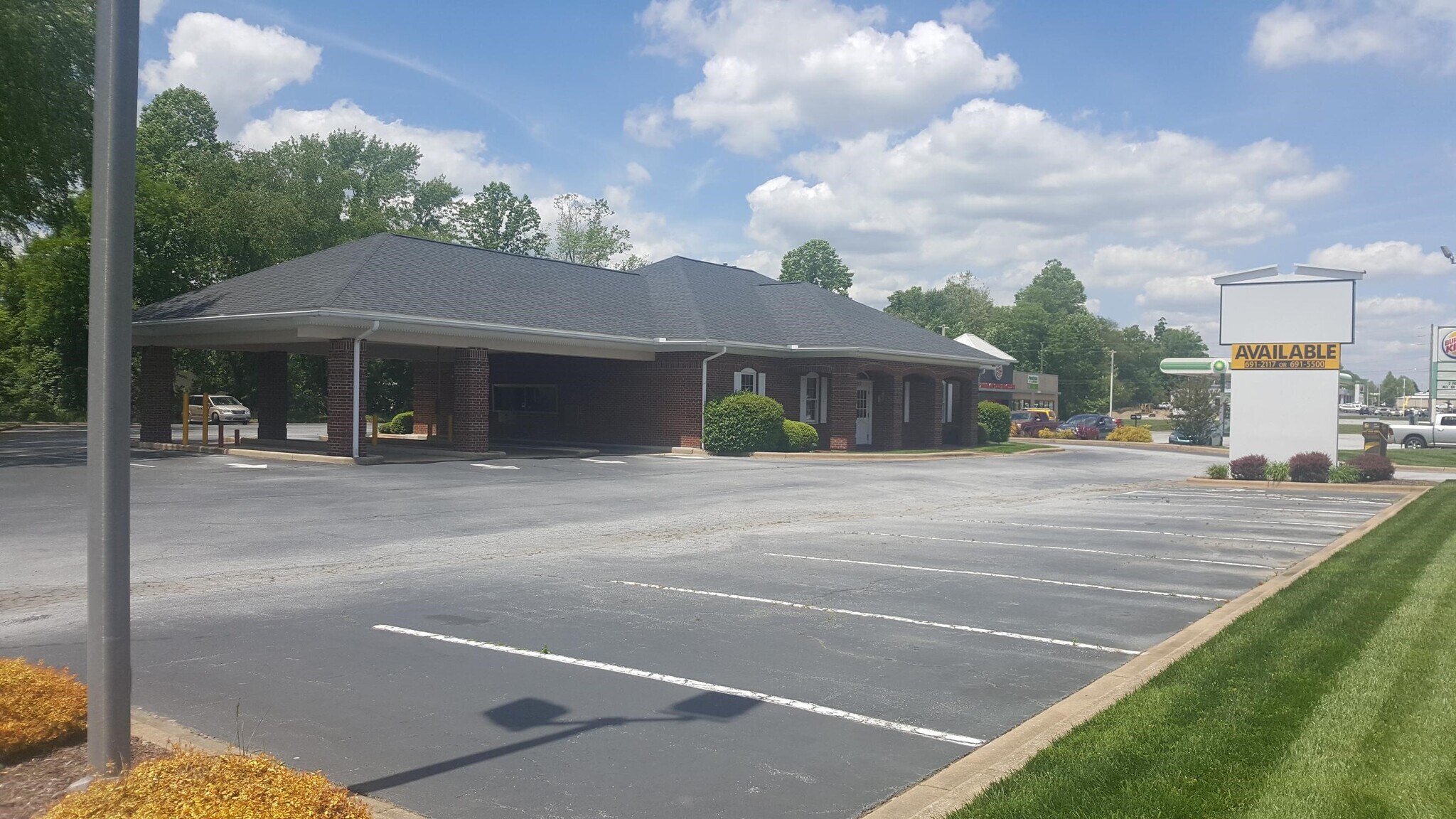 1617 Spartanburg Hwy, Hendersonville, NC 28792 Office for Lease