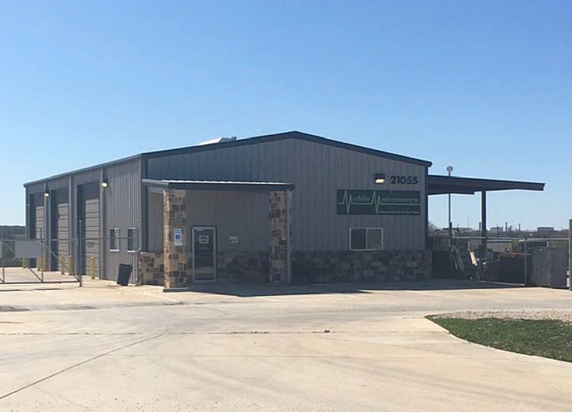 21055 Priest Rd, Elmendorf, TX 78112