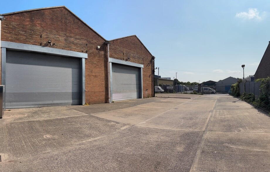 Flowers Hill Trading Estate, Bristol for lease - Building Photo - Image 3 of 9
