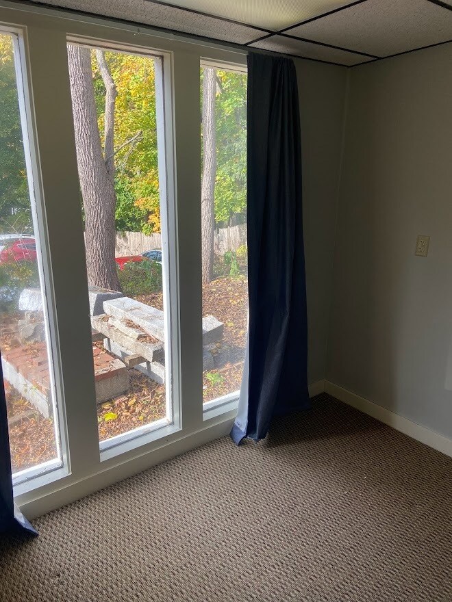 23 W ster St, Manchester, NH 03104