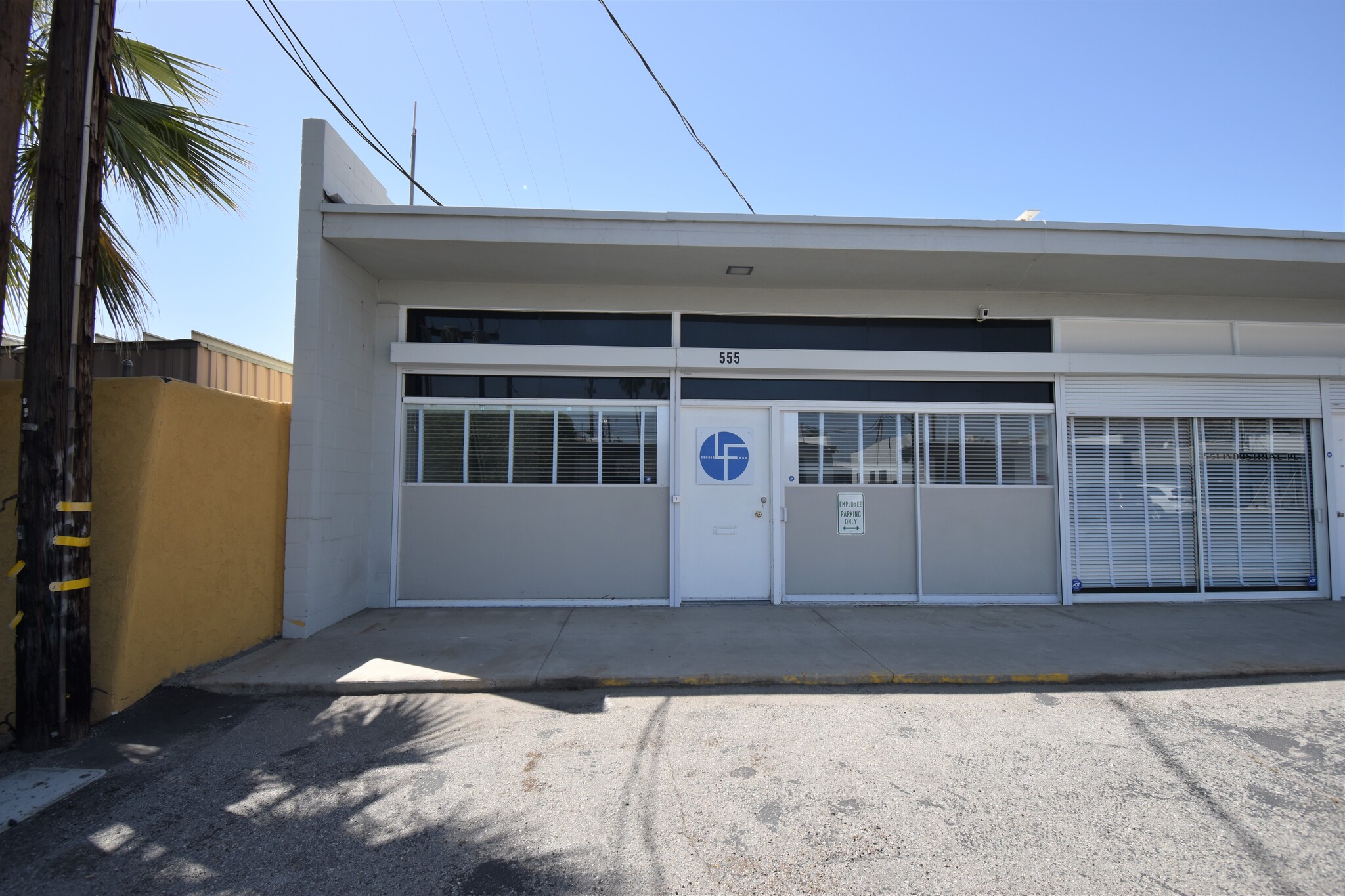 551-555 E Industrial Pl, Palm Springs, CA for sale Building Photo- Image 1 of 1