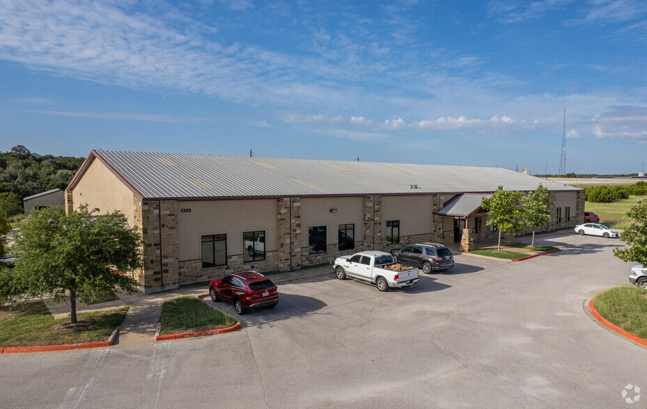 1205 BMC Dr, Cedar Park, TX for lease - Primary Photo - Image 1 of 16