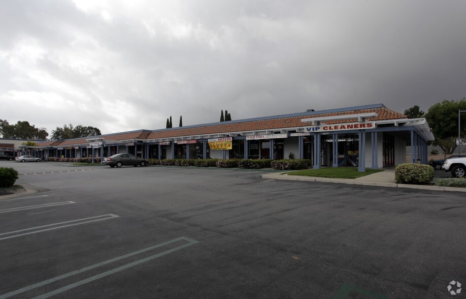 23322-24400 Muirlands Blvd, Lake Forest, CA for lease - Primary Photo - Image 2 of 4