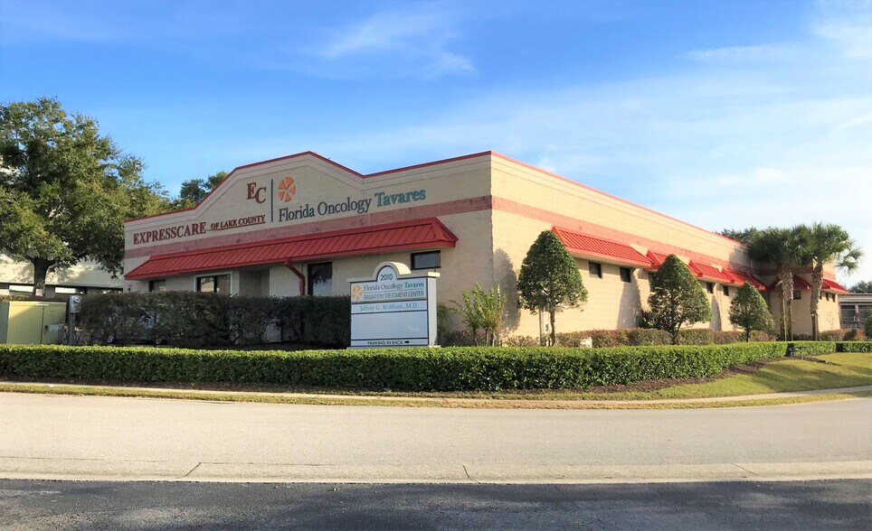 2010-2020 Nightingale Ln, Tavares, FL for sale - Building Photo - Image 1 of 1