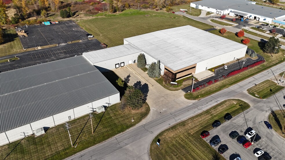 2605 Marion Dr, Kendallville, IN for sale - Building Photo - Image 3 of 11