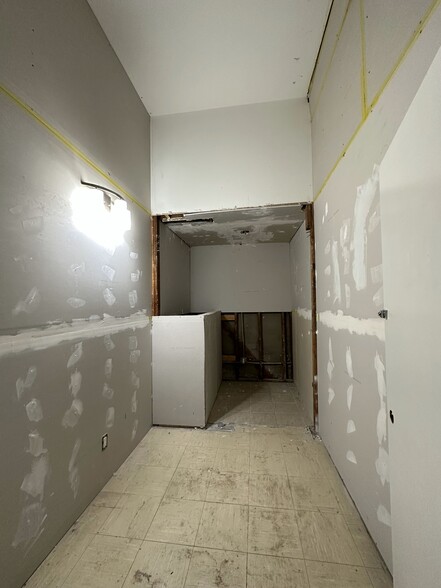 1041-1043 Pine Ave, Long Beach, CA for lease - Interior Photo - Image 3 of 11