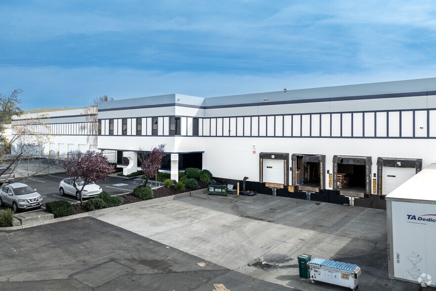 1455-1475 Crocker Ave, Hayward, CA for lease - Building Photo - Image 2 of 5