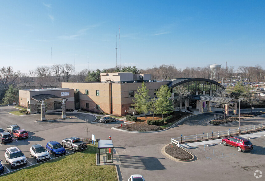 8301 Harcourt Rd, Indianapolis, IN for sale - Primary Photo - Image 1 of 1