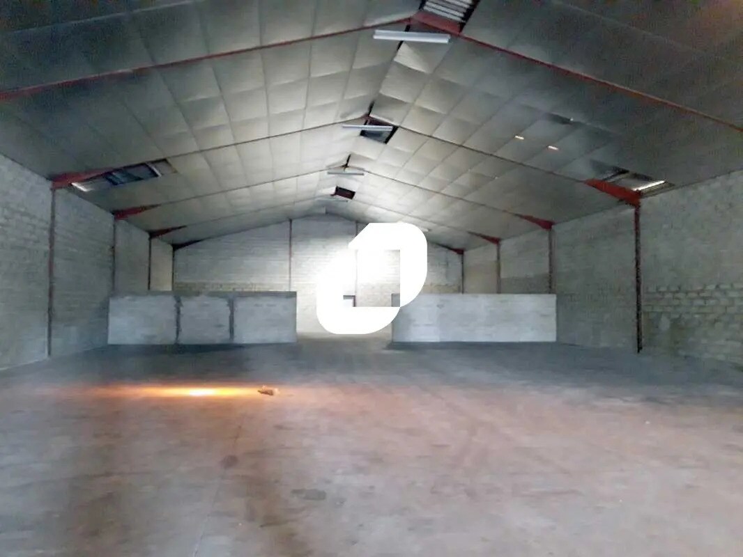 Industrial in Saint-Loubès for sale Interior Photo- Image 1 of 3