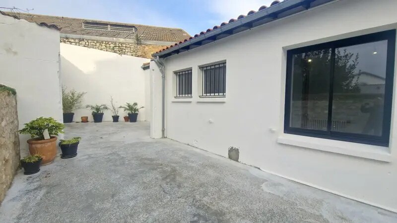 Office in La Rochelle for sale - Building Photo - Image 2 of 4