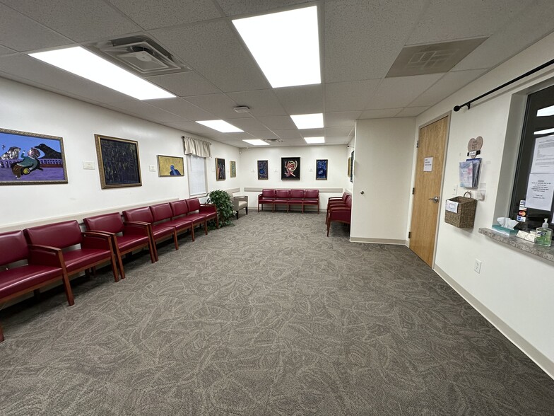 2 Emma Ln, Clifton Park, NY for lease - Interior Photo - Image 2 of 11