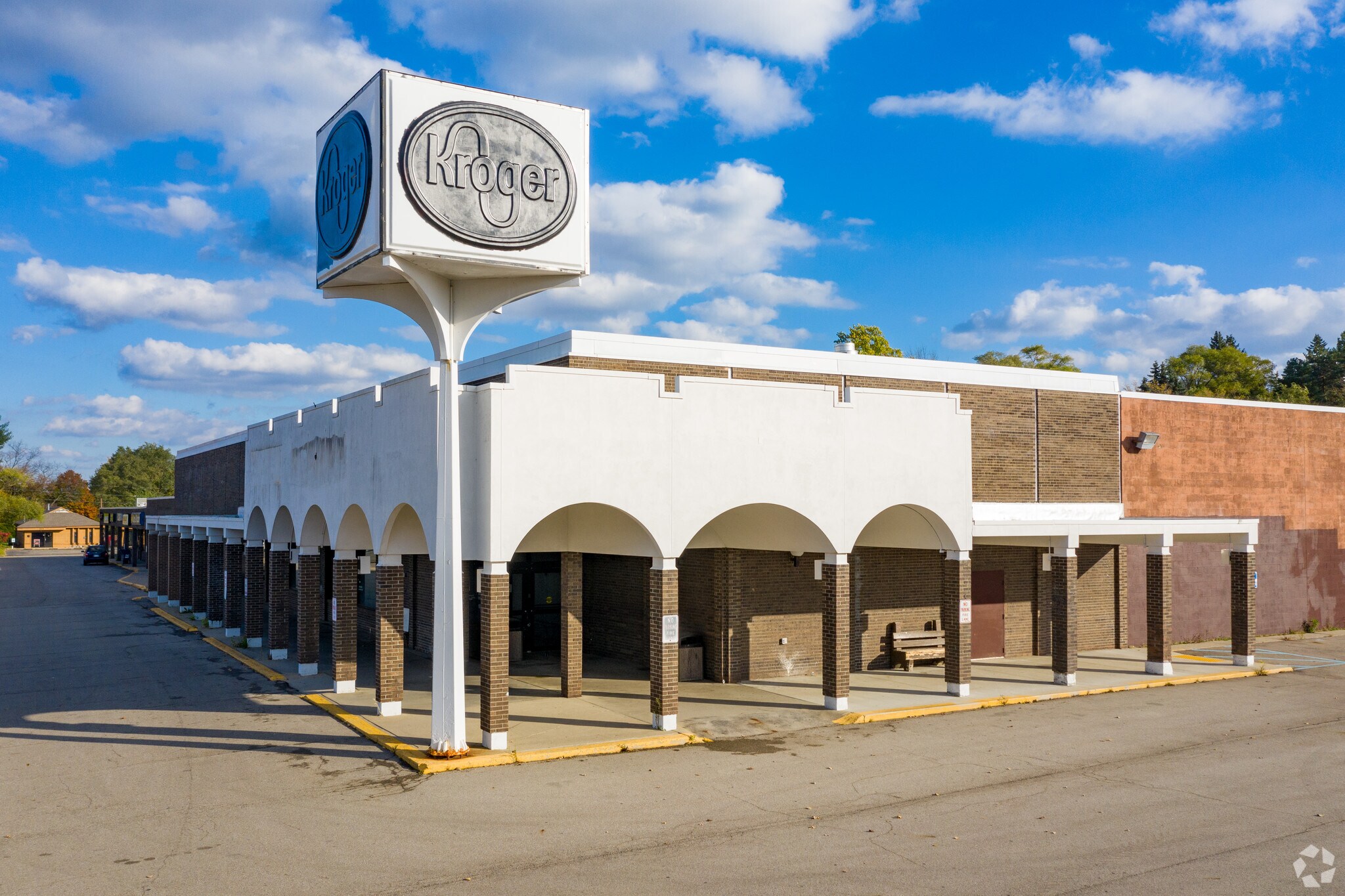 30213039 E Michigan Ave, Jackson, MI 49202 East Jackson Plaza