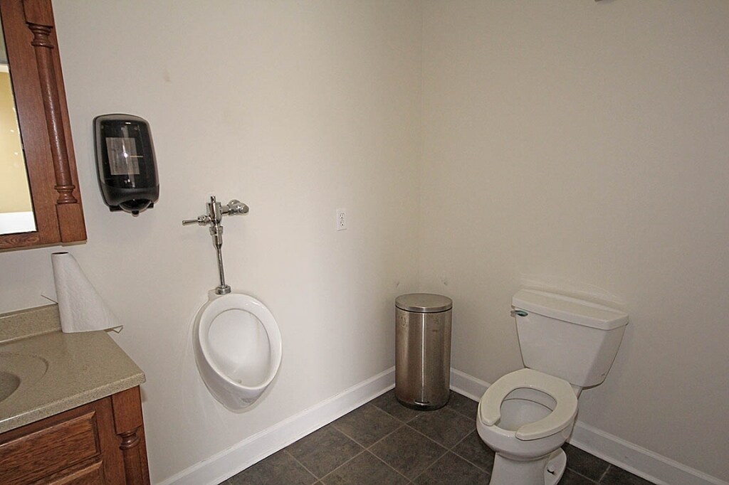 9476 Meadowbrook Rd, Clinton, IL for sale Primary Photo- Image 1 of 1