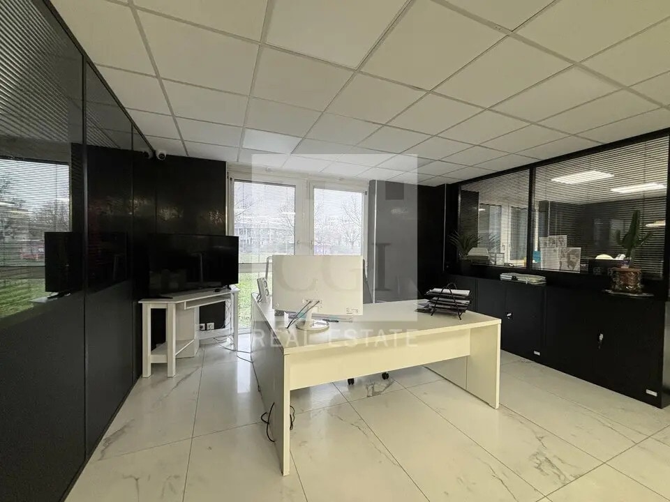 Office in Bron for lease Building Photo- Image 1 of 21