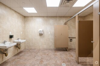 33-24 Northern Blvd, Long Island City, NY for lease Interior Photo- Image 2 of 9