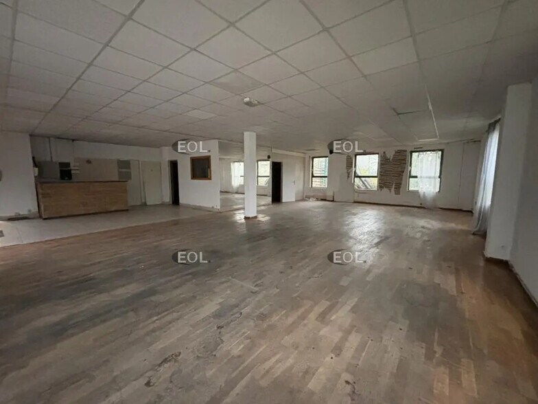 Flex in Viry-Châtillon for lease - Interior Photo - Image 3 of 6