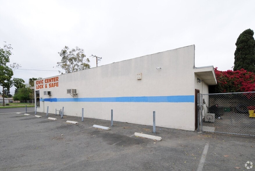 1047 W 1st St, Santa Ana, CA for lease - Building Photo - Image 3 of 6