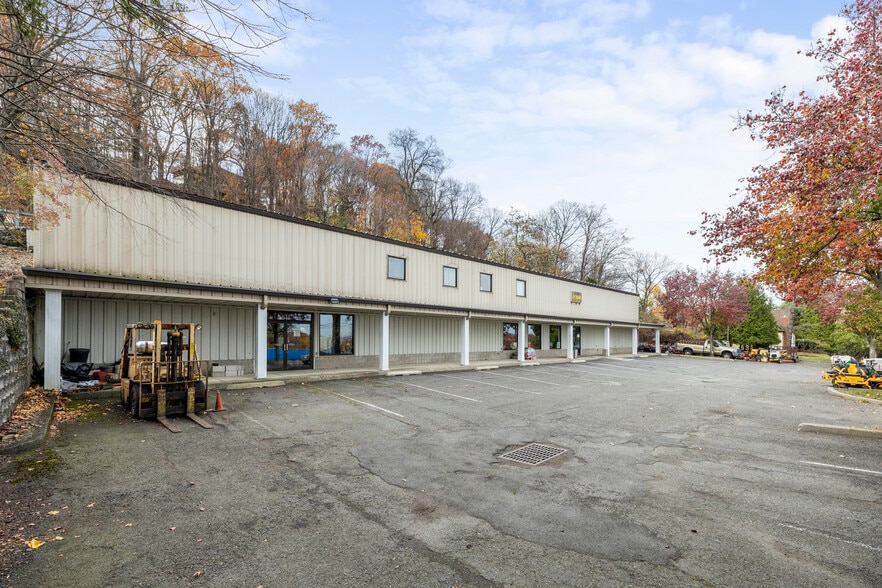 1190 Pompton Ave, Cedar Grove, NJ for sale - Building Photo - Image 1 of 31