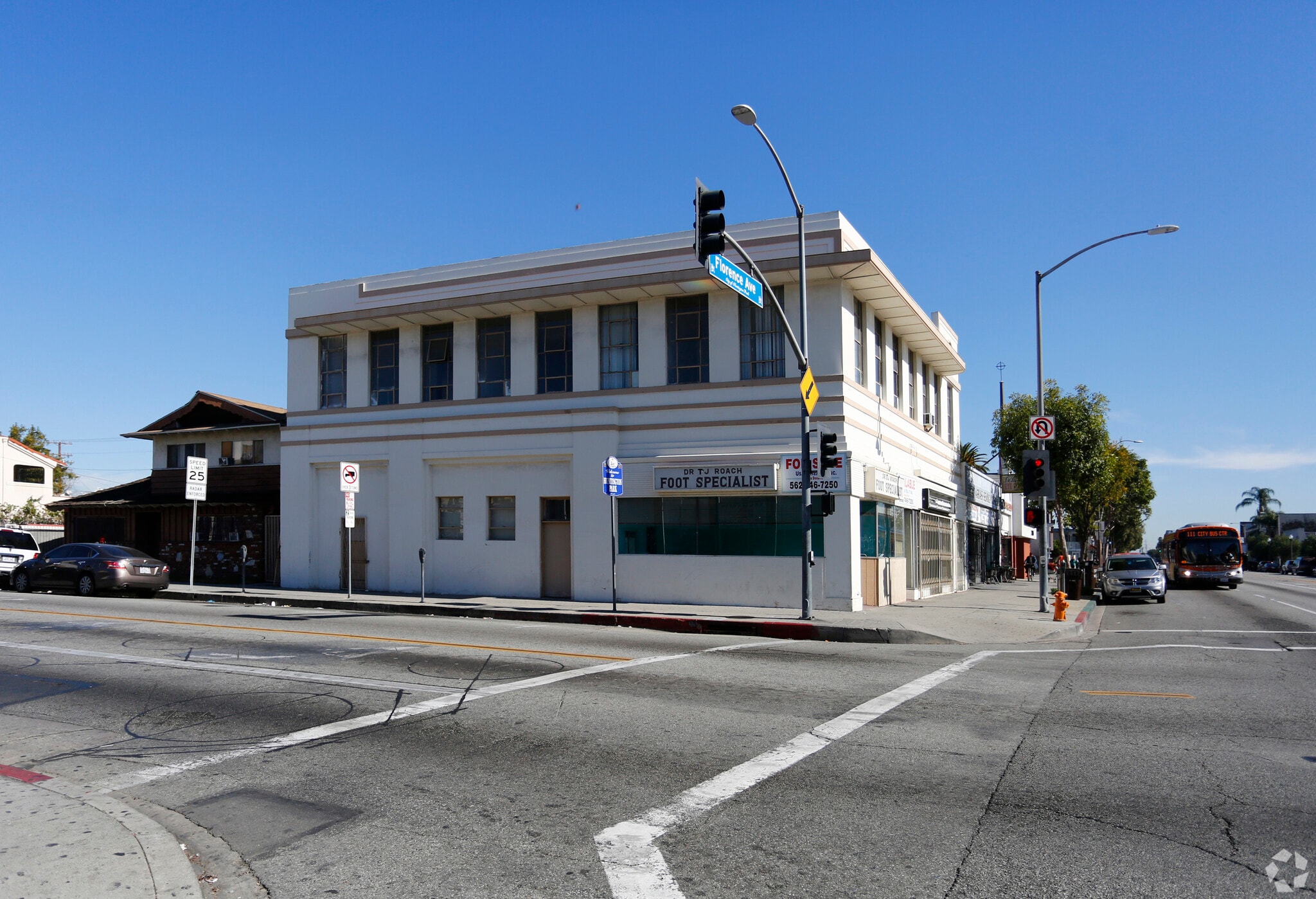 2701-2705 E Florence Ave, Huntington Park, CA for lease Building Photo- Image 1 of 3