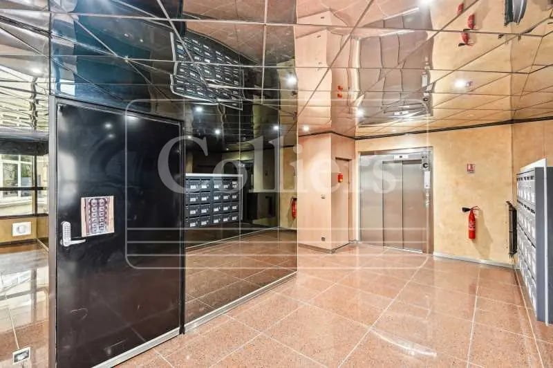 Office in Marseille for lease - Lobby - Image 3 of 10