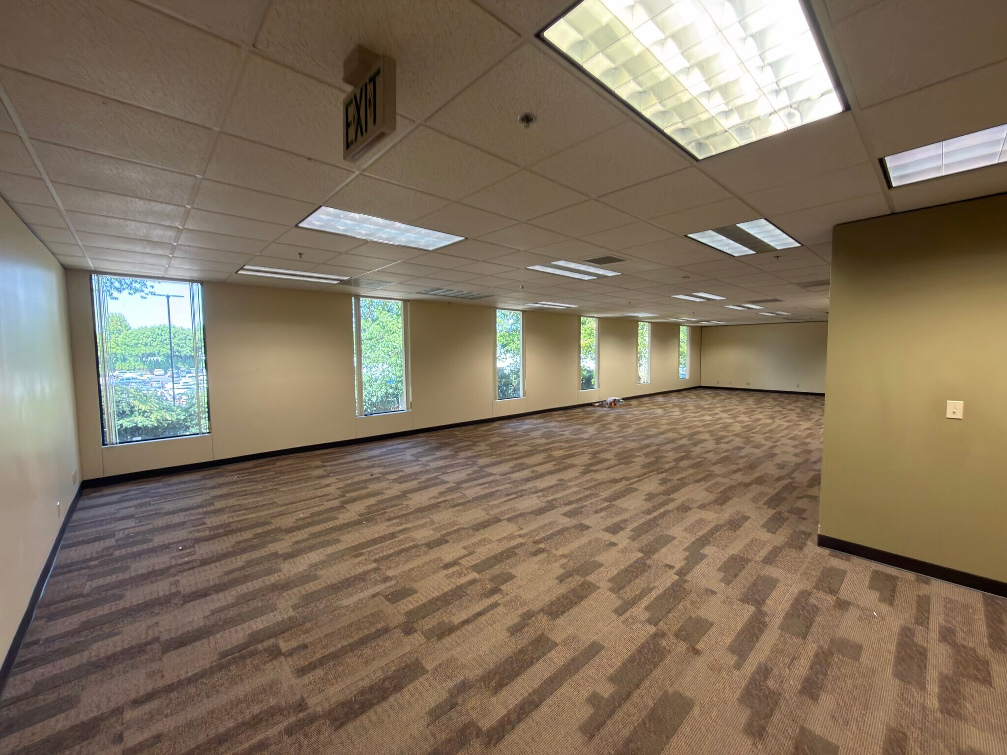 1500 Valley River Dr, Eugene, OR for lease Interior Photo- Image 1 of 5
