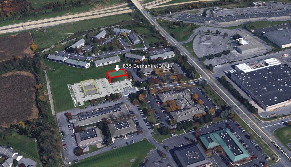 835 Berkshire Blvd, Wyomissing, PA for lease Building Photo- Image 1 of 6