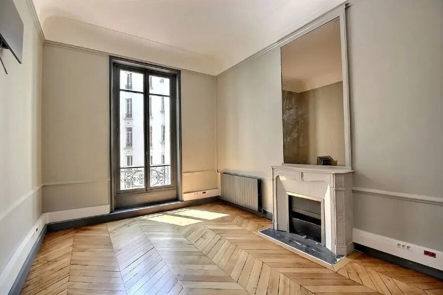Office in Paris for lease - Building Photo - Image 2 of 9