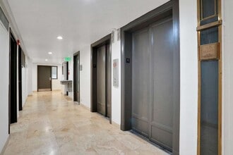 300 W Adams St, Jacksonville, FL for lease Lobby- Image 2 of 4