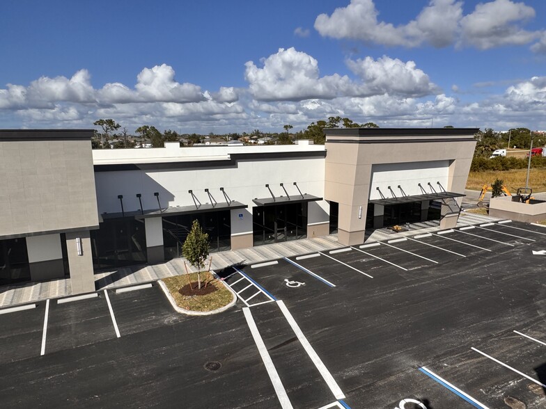 1019 SW Pine Island Rd, Cape Coral, FL for lease - Building Photo - Image 3 of 14