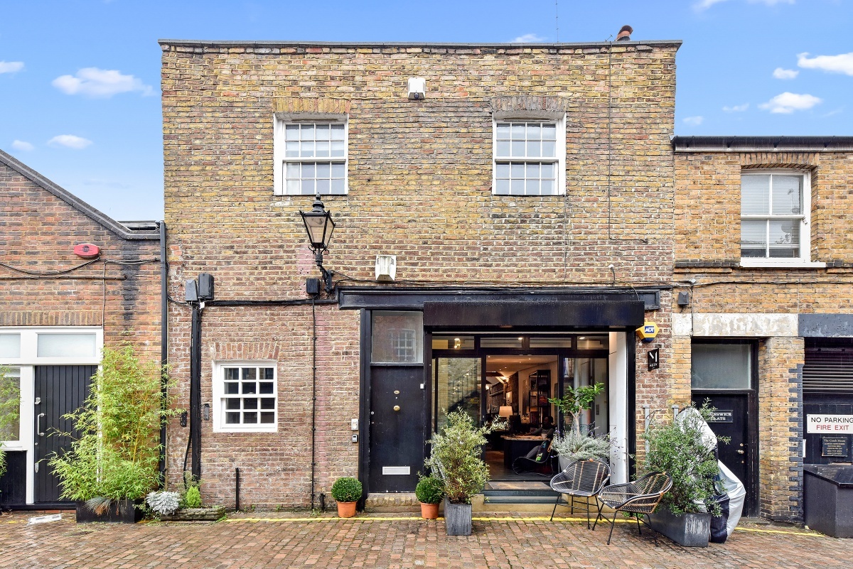 9-9A Ledbury Mews N, London for sale Primary Photo- Image 1 of 1