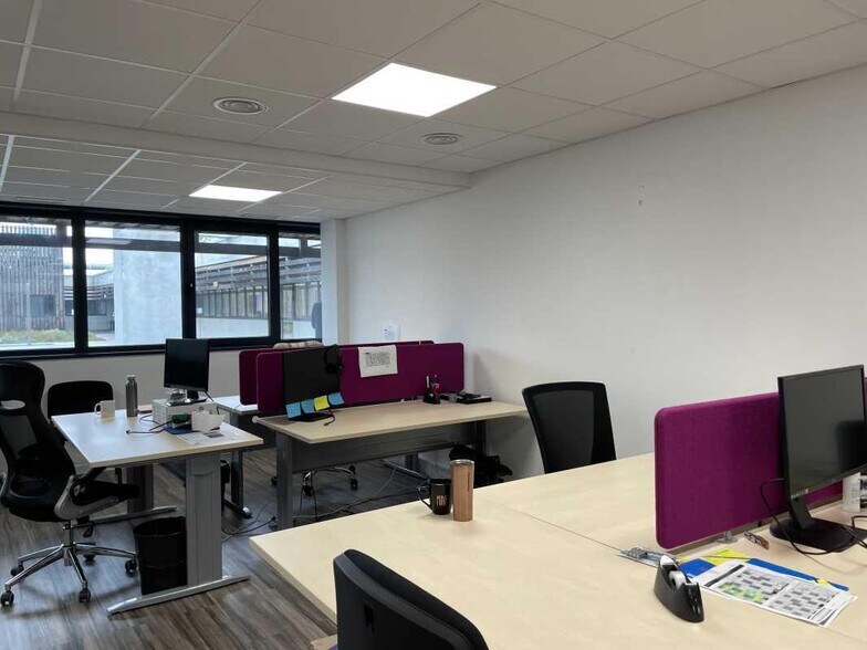 Office in Mérignac for lease - Building Photo - Image 3 of 15