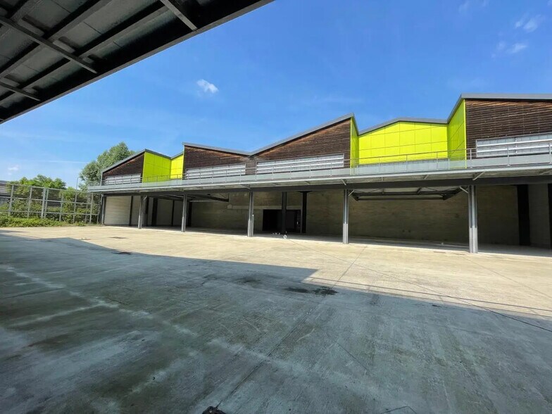 Flex in Cormeilles-en-Parisis for lease - Building Photo - Image 3 of 5