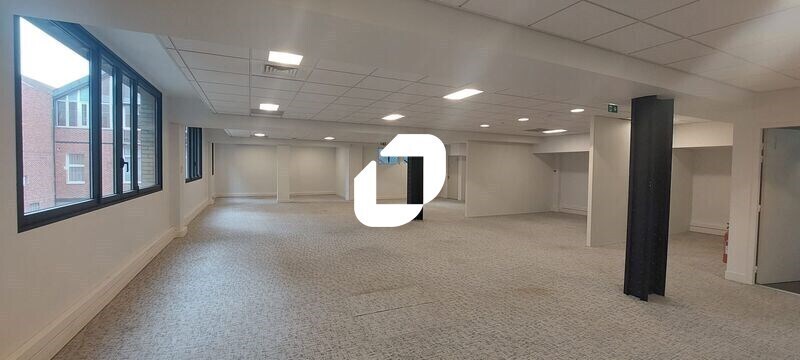 Office in Saint-Denis for lease - Interior Photo - Image 3 of 13