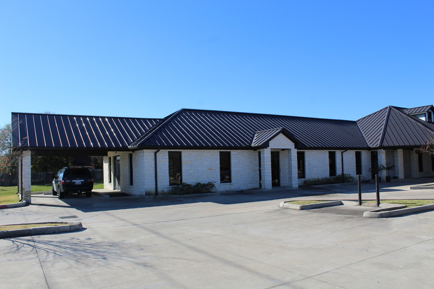 2307 W Baker Rd, Baytown, TX for lease - Building Photo - Image 3 of 7