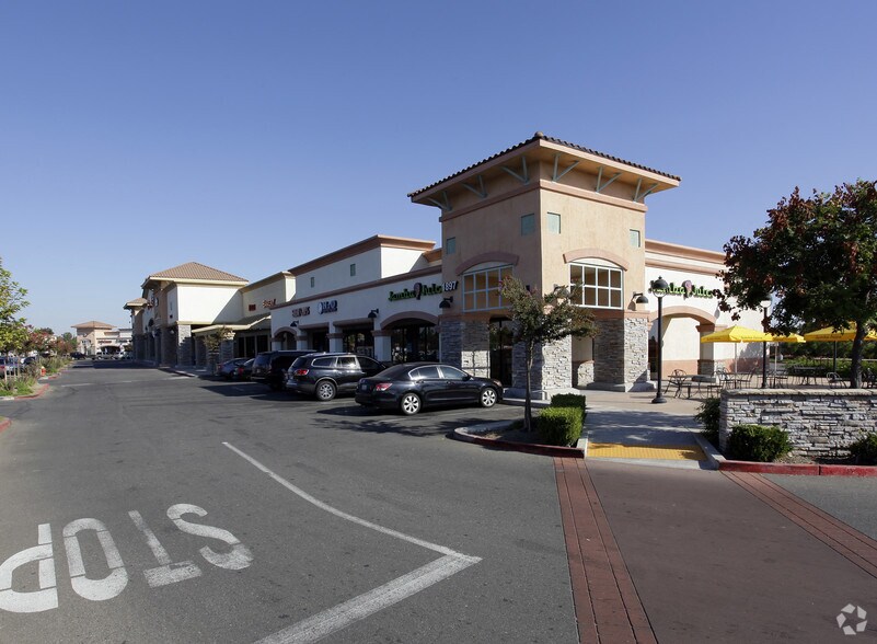 18611897 E Gibson Rd, Woodland, CA 95776 Gibson Plaza