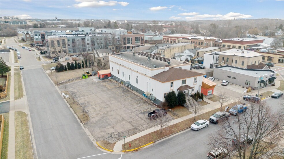 107 Baker St, Waunakee, WI for sale - Building Photo - Image 1 of 55
