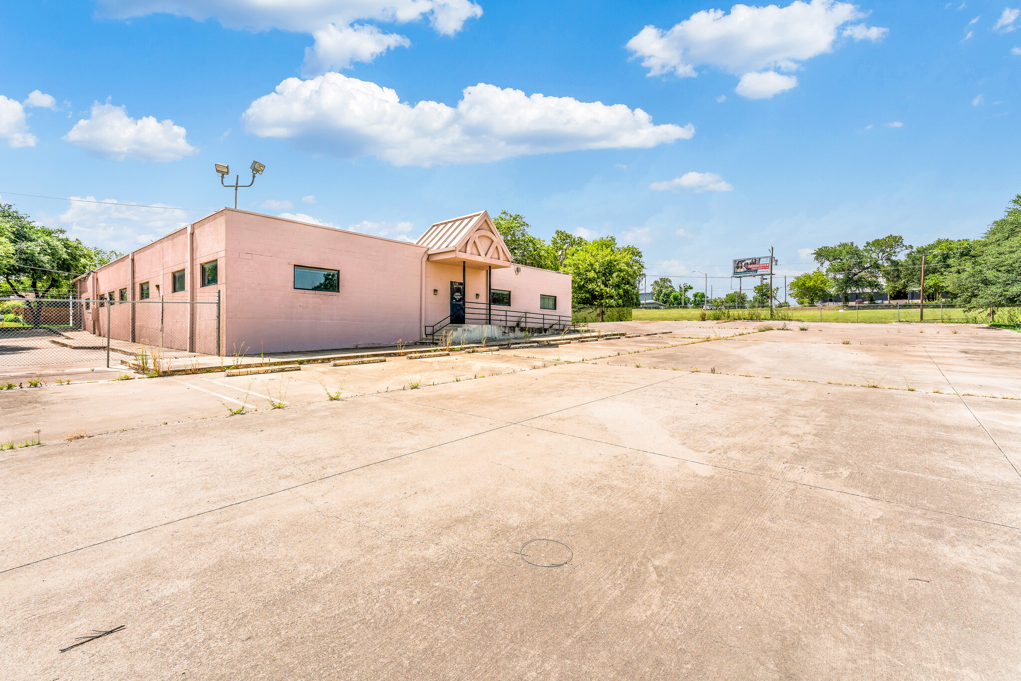 1015 Riverside Dr, Fort Worth, TX for sale Building Photo- Image 1 of 1