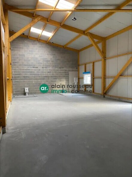 Flex in Thouaré-sur-Loire for lease - Interior Photo - Image 1 of 5