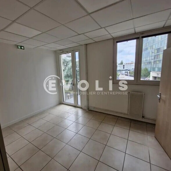 11 Rue De Stalingrad, Montreuil for lease - Interior Photo - Image 1 of 13