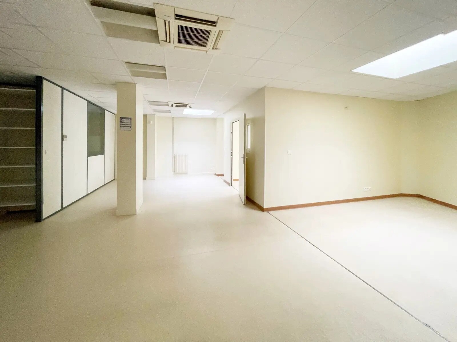 Office in Beauvais for sale Building Photo- Image 1 of 6