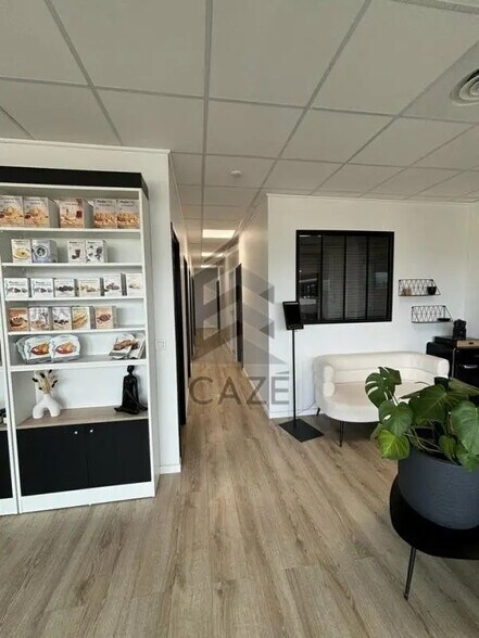Office in Fargues-Saint-Hilaire for sale - Interior Photo - Image 1 of 4