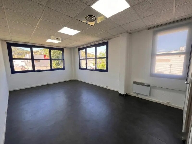 Vente Bureaux 92 m² - Photo 1