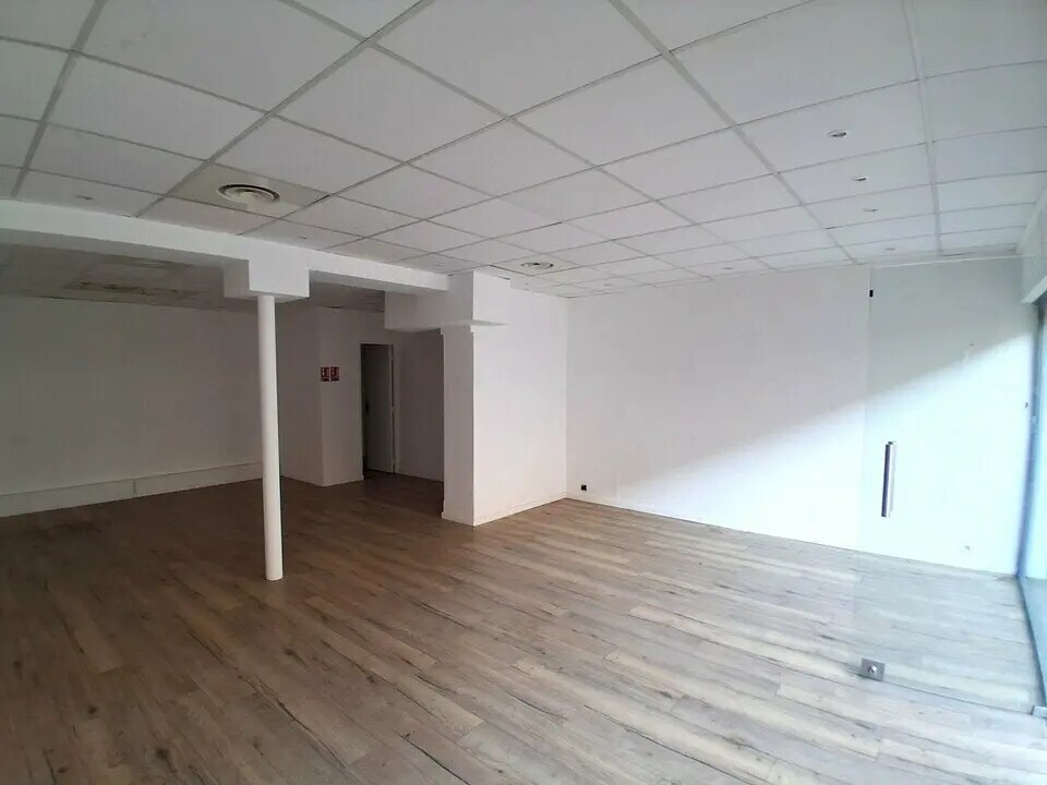 Retail in JUAN-LES-PINS for lease Interior Photo- Image 1 of 4